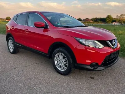 Gebraucht Nissan Qashqai Visia 116 PS (85 kW) 2016 Rot SUV