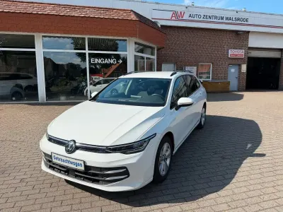 Gebraucht VW Golf VIII Life 116 PS (85 kW) 2025 Weiß Kombi