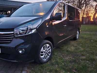 Schwarz Gebraucht 2016 Opel Vivaro Van / Kleinbus | 16.430 € (Fairer Preis)