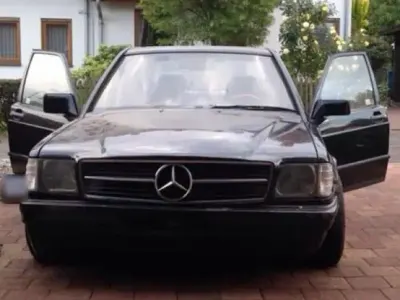 Gebraucht Mercedes 190 122 PS (89 kW) 1984 Schwarz Limousine
