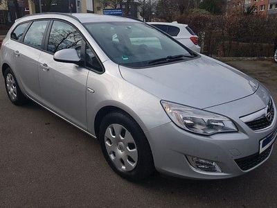 Gebraucht Opel Astra 131 PS (96 kW) 2012 Argonsilber Kombi