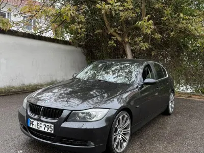Gebraucht BMW 325 Basis 218 PS (160 kW) 2006 Schwarz Limousine
