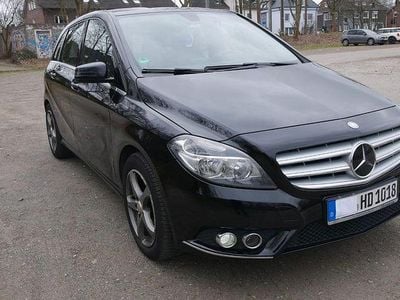 Gebraucht Mercedes B180 109 PS (80 kW) 2012 Schwarz Van / Kleinbus