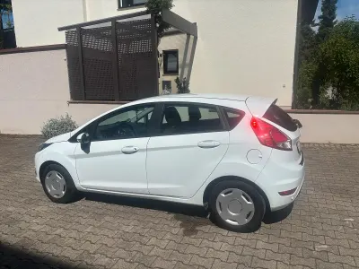 Gebraucht Ford Fiesta 82 PS (60 kW) 2017 Weiß Kleinwagen