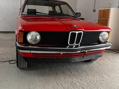 Rot Gebraucht 1982 BMW 318 Basis Coupé | 10.900 €