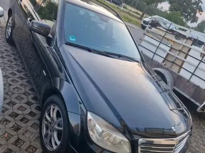 Gebraucht Mercedes 200 136 PS (100 kW) 2010 Schwarz Kombi