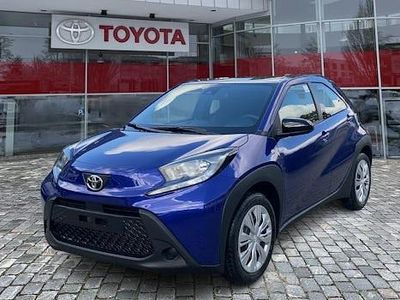 Neu Toyota Aygo X Business Edition 72 PS (52 kW) 2025 Blau SUV