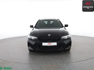 Gebraucht BMW 330e M Sport 292 PS (214 kW) 2022 Black sapphire Kombi