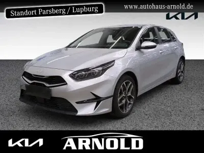 Gebraucht Kia Ceed Spirit 140 PS (102 kW) 2025 Sparklingsilber Kleinwagen