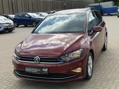 Gebraucht VW Golf Sportsvan Comfortline 116 PS (85 kW) 2018 Rot Van / Kleinbus