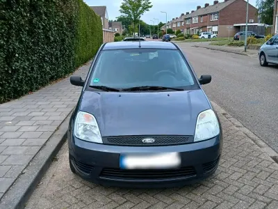 Gebraucht Ford Fiesta 70 PS (51 kW) 2004 Grau Kleinwagen