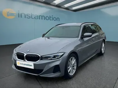 Gebraucht BMW 330e 292 PS (214 kW) 2022 Grau Kombi