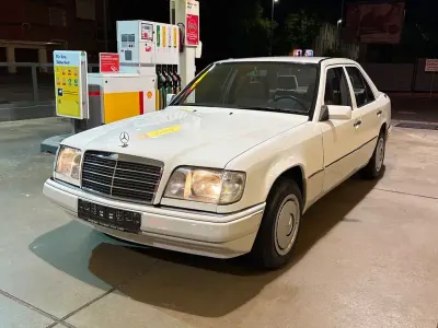 Gebraucht Mercedes 200 75 PS (55 kW) 1994 Weiß Limousine