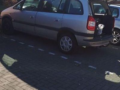 Usata Opel Zafira 125 CV (91 kW) 2005 Grigio Monovolume