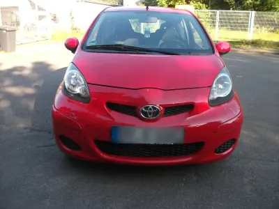 Gebraucht Toyota Aygo 70 PS (51 kW) 2009 Rot Kleinwagen