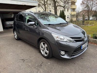 Gebraucht Toyota Verso Comfort 147 PS (108 kW) 2016 Grau Van / Kleinbus
