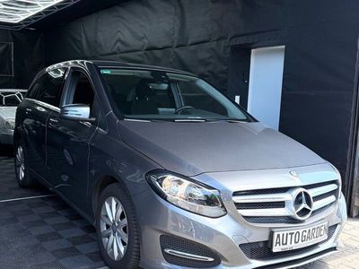 Usata Mercedes B180 109 CV (80 kW) 2015 Grigio Monovolume