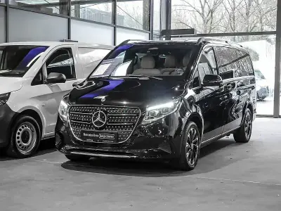 Gebraucht Mercedes V220 163 PS (119 kW) 2024 Schwarz Van / Kleinbus