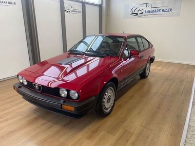 Gebraucht Alfa Romeo Alfetta 218 PS (160 kW) 1984 Rot Limousine