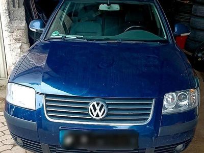 Usata VW Passat 131 CV (96 kW) 2005 Blu Station wagon