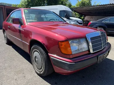 Gebraucht Mercedes E300 179 PS (131 kW) 1991 Rot Coupé