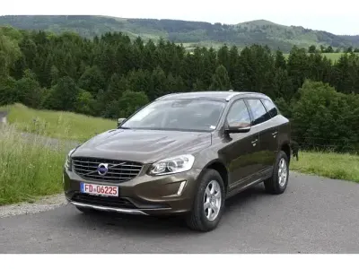 Gebraucht Volvo XC60 Summum 181 PS (133 kW) 2015 Braun SUV