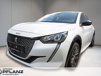 Gebraucht Peugeot e-208 Allure 100 kW (136 PS) 2023 Weiss Kleinwagen