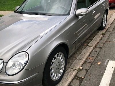 Mercedes E200