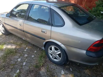 Gebraucht Opel Vectra 116 PS (85 kW) 1996 Grau Limousine