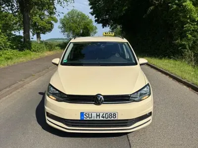 Gebraucht VW Touran 150 PS (110 kW) 2024 Beige Van / Kleinbus