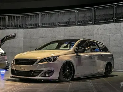 Gebraucht Peugeot 308 SW 150 PS (110 kW) 2015 Andere farben Kombi