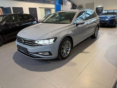 Grau Gebraucht 2023 VW Passat Business Limousine | 26.999 € (Fairer Preis)