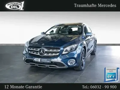 Gebraucht Mercedes GLA250 Urban 211 PS (155 kW) 2020 Blau (denimblau  metalliclack) SUV