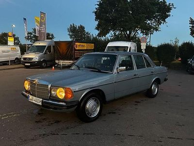 Gebraucht Mercedes 230 136 PS (100 kW) 1985 Blau Limousine