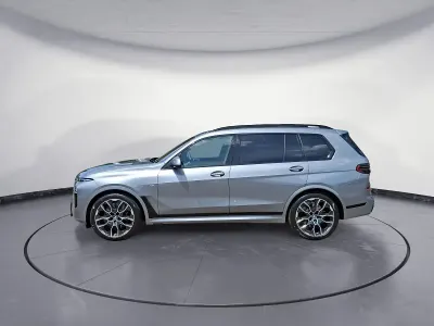 Neu BMW X7 M Sport 352 PS (258 kW) 2026 Grau SUV