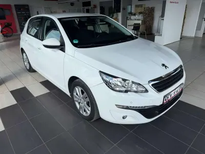 Gebraucht Peugeot 308 Active 131 PS (96 kW) 2015 Weiß Limousine