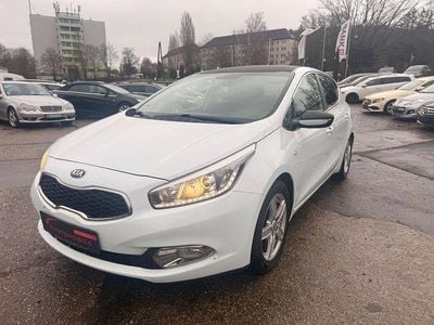 Gebraucht Kia Ceed 135 PS (99 kW) 2014 Weiß Kleinwagen