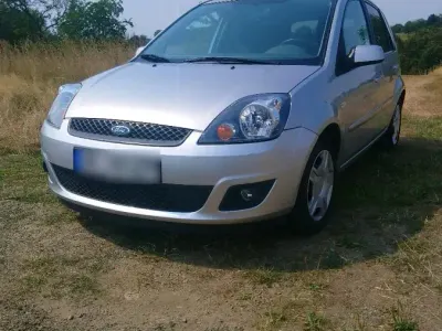 Gebraucht Ford Fiesta 101 PS (74 kW) 2007 Silber Kleinwagen