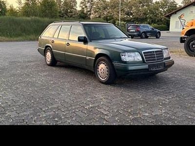 Gebraucht Mercedes 220 150 PS (110 kW) 1994 Grün Kombi