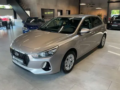 Gebraucht Hyundai i30 Select 101 PS (74 kW) 2017 Weiß Kleinwagen