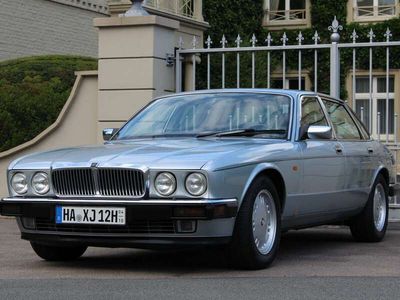 Jaguar XJ40