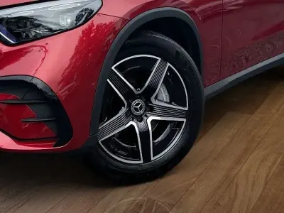Gebraucht Mercedes GLC220 AMG 197 PS (144 kW) 2023 Rot SUV