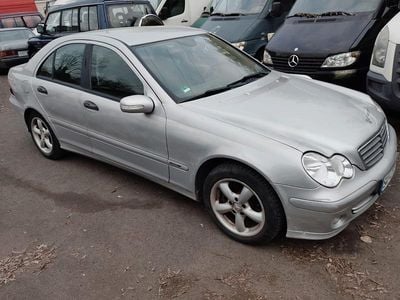 Second-hand Mercedes C200 122 CP (89 kW) 2005 Argintiu Berlinǎ