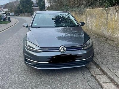 Gebraucht VW Golf VII Comfortline 131 PS (96 kW) 2019 Grau Limousine