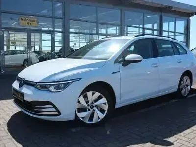 Gebraucht VW Golf VIII Style 150 PS (110 kW) 2021 Weiß Kombi