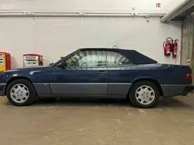 Gebraucht Mercedes E320 220 PS (161 kW) 1992 Blau Cabrio