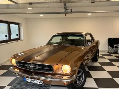 Używany Ford V8 220 KM (161 kW) 1965 Złoty