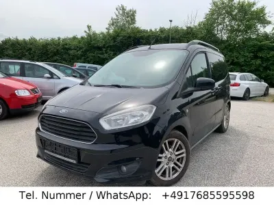 Gebraucht Ford Tourneo Courier Titanium 101 PS (74 kW) 2014 Schwarz Van / Kleinbus