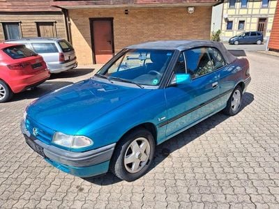 Używany Opel Astra Cabriolet 71 KM (52 kW) 1994 Zielony Kabriolet