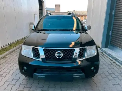 Gebraucht Nissan Navara 231 PS (169 kW) 2013 Schwarz Pickup
